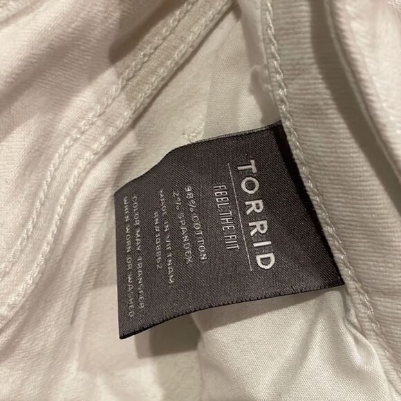 Torrid white vintage stretch crop boyfriend 🌻 - Picture 4 of 8